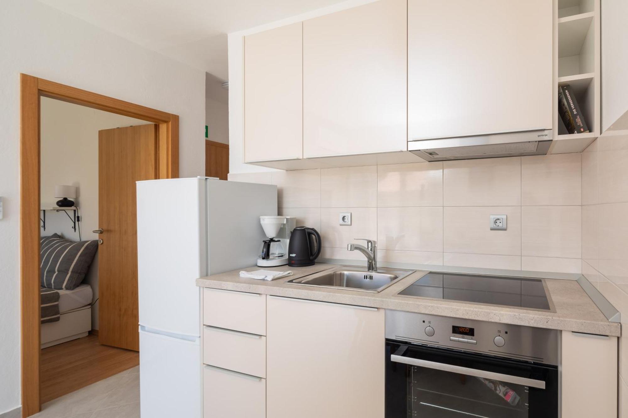 Sunshine Suites Omis Bagian luar foto